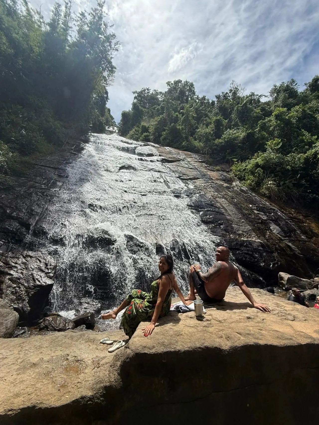 Casal na Cachoeira Cascata do Galo