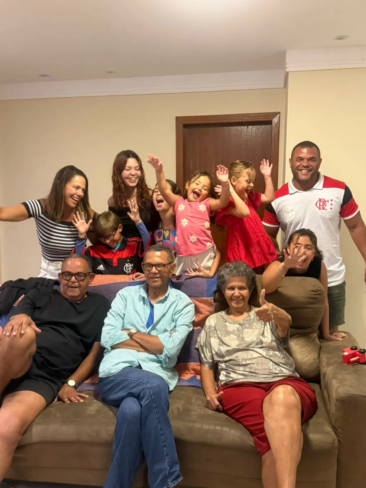 Família grande reunida em confraternização